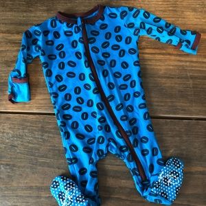 KicKee pants coffee bean outfit